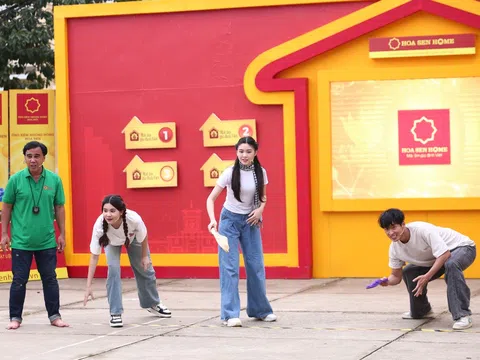 Lê Khánh, Vũ Thu Phương và Tuấn Trần hào hứng với các trò chơi dân gian trong "Mái ấm gia đình Việt"