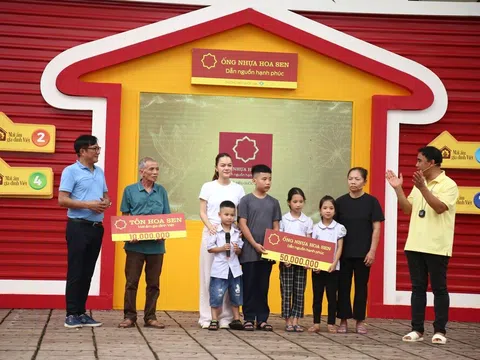 NSND Trọng Trinh và ca sĩ Phạm Quỳnh Anh góp sức mang về 95 triệu đồng cho các em nhỏ mồ côi