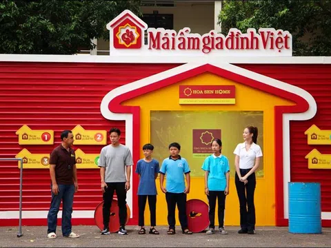 Mái ấm gia đình Việt: MC Quyền Linh gây xúc động khi cố gắng ghi hình dù chân đang bị chấn thương