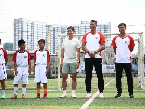 Các “con trai của thầy Park Hang Seo” Lee Young Pyo, Bùi Tấn Trường và Bùi Tiến Dũng hội ngộ