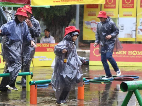 Băng Di, Anh Quân và Samuel An góp sức mang về 105 triệu đồng cho các em mồ côi