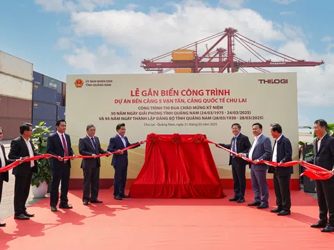 Lễ gắn biển công nhận công trình Bến cảng 5 vạn tấn, cảng quốc tế Chu Lai