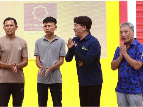 Nguyễn Quang Dũng nghẹn lòng trước người đàn ông ‘gà trống nuôi con’ khi vợ mất