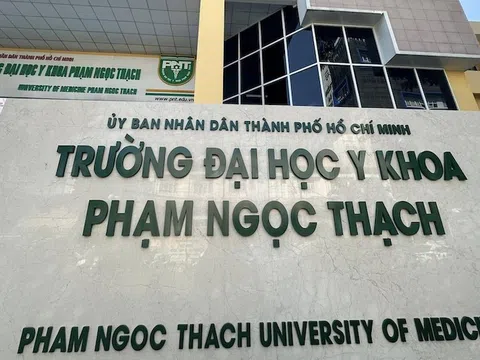 Cuộc họp bất thường bầu giáo sư khiến hiệu trưởng đại học y gửi đơn khẩn lên Bộ