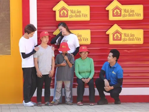 Dương Hồng Phúc tặng hết cát-xê, Kim Duyên và Thành Đạt trích tiền túi tặng các em nhỏ mồ côi