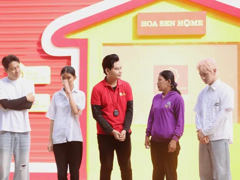 HURRYKNG khóc nức nở trước cô bé 2 lần mất đi cha mẹ do tai nạn giao thông