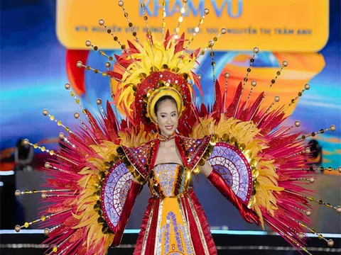 Câu chuyện xúc động đằng sau thiết kế tôn vinh nghệ thuật khảm sành sứ tại Cosmo Carnival Show