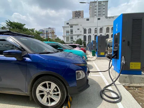 Hà Nội: V-Green mở trạm sạc siêu nhanh quy mô lớn đầu tiên tại Cầu Giấy