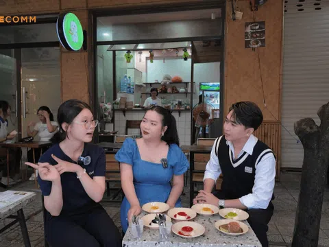 Thanh Nhí và Chen Ru Lu khâm phục cô chủ tiệm bánh khởi nghiệp ở tuổi 18