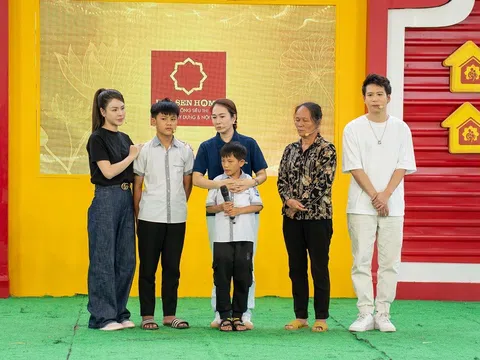 'Mái ấm gia đình Việt': MC Thanh Thảo, Lương Thu Trang và Đỗ Hoàng Hiệp nghẹn lòng trước nỗi đau mất cha của các em nhỏ mồ côi