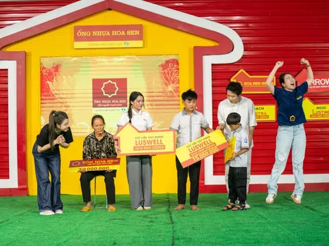Thanh Thảo, Lương Thu Trang và Đỗ Hoàng Hiệp nghẹn lòng trước người mẹ đơn thân gồng gánh nuôi mẹ già 85 tuổi và con trai