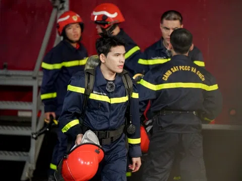 "Chiến sĩ quả cảm" nhận mưa lời khen sau màn ra mắt