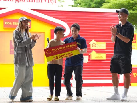 Mái ấm gia đình Việt: Giọt nước mắt trong bữa tiệc sinh nhật đặc biệt của người mẹ khiếm thị