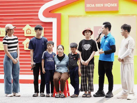 Mai Ngô bật khóc đồng cảm với nỗi đau mất cha từ nhỏ của các em nhỏ mồ côi