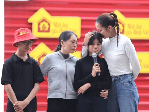 Ngọc Châu, Phan Văn Đức nghẹn ngào trước những em nhỏ mồ côi cha, làm chỗ dựa tinh thần cho mẹ
