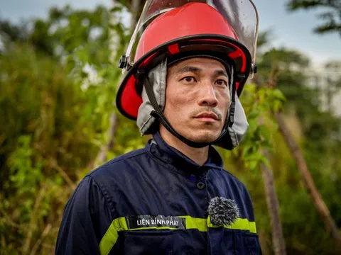 Liên Bỉnh Phát ngồi xe lăn nói lời chia tay 'Chiến sĩ quả cảm'