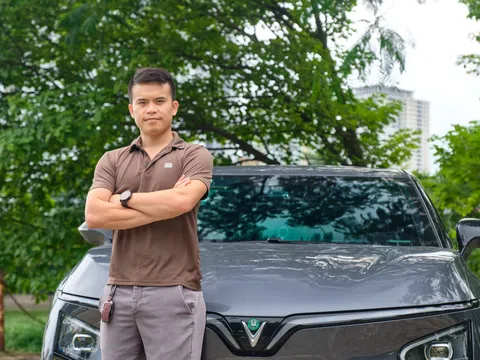 Lên đời VinFast VF 7, khách Việt khẳng định: “Không còn lý do để quay lại xe xăng”