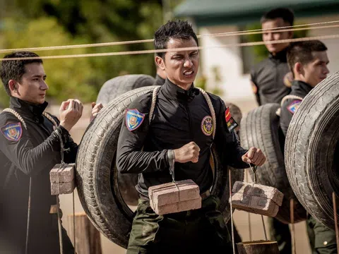 “Chiến sĩ quả cảm” nghẹt thở với thử thách đu dây leo tường