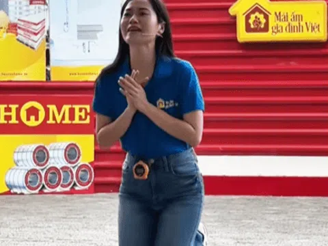 Lâm Vỹ Dạ quỳ gối xin suất sửa nhà cho bé gái lớp 7 mồ côi cha trong “Mái ấm gia đình Việt”