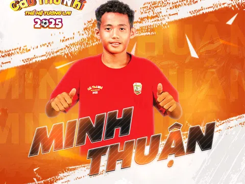 Cầu thủ nhí 2025: Cậu bé mất mẹ, sống cùng ông bà đoạt giải “Cầu thủ nhí được yêu thích nhất”