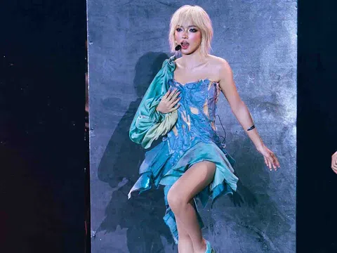 Châu Bùi biến hoá phong cách trên sân khấu concert 'Em xinh Say Hi'
