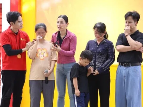 Quách Tuấn Du xúc động nhớ tuổi thơ đi bán bánh dạo, đồng cảm với cô bé mồ côi ở “Mái ấm gia đình Việt”