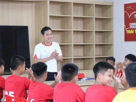 HLV Hồng Sơn lo lắng về thể trạng và tâm lý của Top 10 Cầu thủ nhí trước thềm du đấu Thái Lan