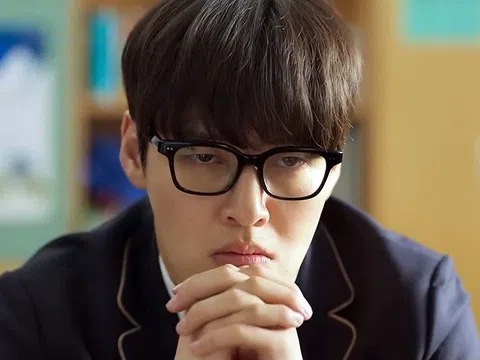 Kang Ha Neul và 15 năm làm “thánh hài” màn ảnh rộng, có làm nên chuyện với Anh Trai Say Xe tháng 11 này?