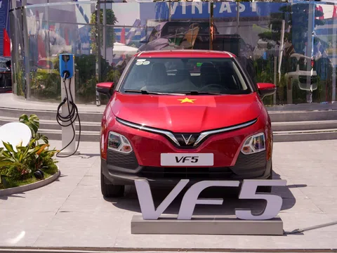 Chuyển từ xăng sang điện, chủ xe VF 5 ngỡ ngàng: Chất lượng hơn hẳn, tiền tiết kiệm gần đủ mua thêm VF 3 cho vợ