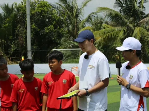 HLV Kim Sang Sik dự đoán về tương lai của các Cầu thủ nhí 2025