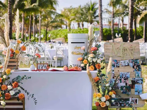 Hòa mình vào làn sóng tình yêu: Tiệc cưới lãng mạn tại Crowne Plaza Phu Quoc Starbay