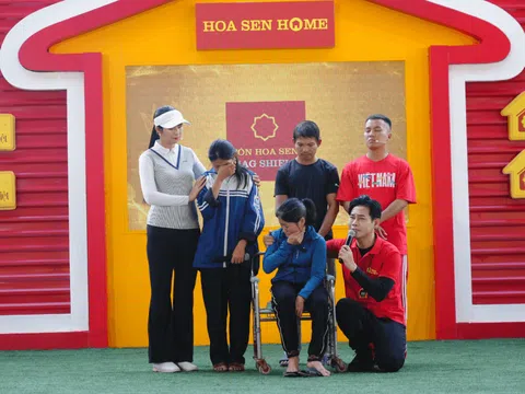 Ngọc Hân xúc động, Đỗ Kim Phúc khâm phục trước nghị lực của em nhỏ mồ côi