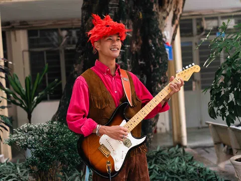 Hậu “thắng đậm” tại Làn Sóng Xanh, Nguyễn Hùng ra mắt nhạc phim mới trong Cảm Ơn Người Đã Thức Cùng Tôi