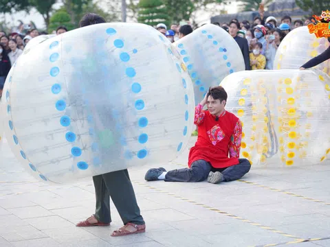 Lâm Vỹ Dạ cầu cứu ekip, Dương Lâm và Hieuthuhai tự ngã chổng vó