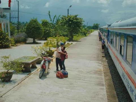 Phùng Khánh Linh góp giọng vào nhạc phim Tết, đạo diễn Chung Chí Công xúc động khi nghe bản thu đầu tiên