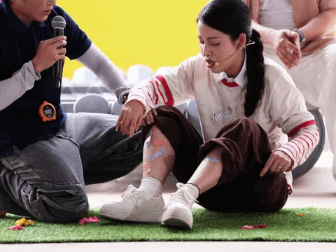 Diễn viên Puka được khán giả hỗ trợ khi bị chấn thương lúc thực hiện thử thách để giúp đỡ các em nhỏ khó khăn