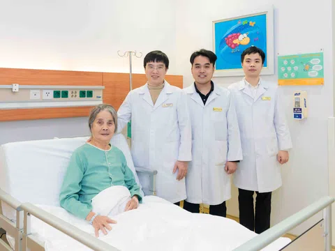 Làm chủ kỹ thuật khó trong không gian vài milimet, cứu sống bệnh nhân 73 tuổi có khối máu tụ nguy hiểm ở não