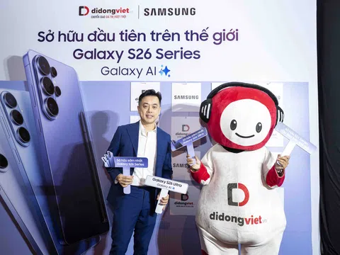 Dàn nghệ sĩ cùng hàng trăm khách hàng “đổ bộ” Di Động Việt ngày mở bán Galaxy S26 series