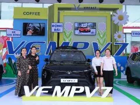 Khách hàng Thanh Hóa bất ngờ với VinFast VF MPV 7: “Hơn cả mong đợi, đúng chất xe gia đình”