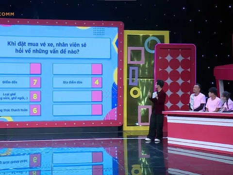 Diễm Phương diễn nét nũng nịu khiến MC Dương Hồng Phúc và Hoàng Phi “đỡ không kịp”