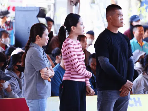 Thanh Thảo, Mai Phương, Trương Đình Hoàng nghẹn lòng trước nghị lực của các em nhỏ kém may mắn