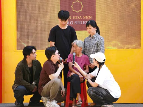 Song Luân, Anh Tú bán bánh gây quỹ, thu gần 30 triệu đồng hỗ trợ hoàn cảnh khó khăn