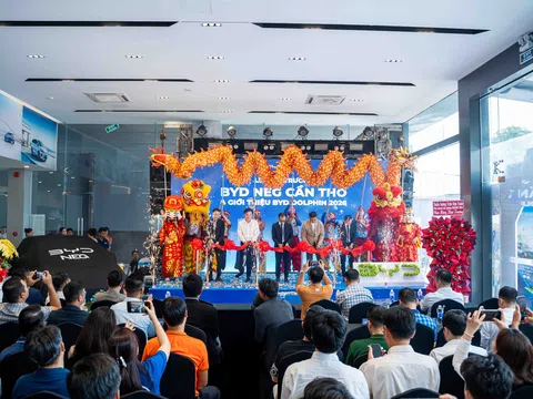 BYD NEG Cần Thơ khai trương, khách hàng bắt đầu đặt cọc Dolphin 2026 ngay ngày đầu ra mắt