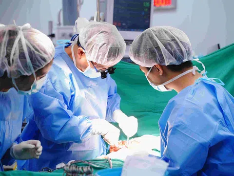 Vinmec phẫu thuật thành công, cứu sống bệnh nhi 48 ngày tuổi mắc teo đường mật bẩm sinh