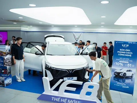 VF 8 thế hệ mới xuất hiện tại VFX Thủ Đức, thu hút đông đảo khách hàng trải nghiệm sớm