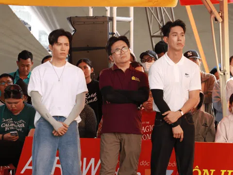 Đại Nghĩa bật khóc, Song Luân và Anh Tú nghẹn ngào trước cô bé mồ côi được ông bà hàng xóm cưu mang suốt hơn 10 năm