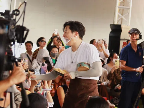 'Mái ấm gia đình Việt': Đại Nghĩa cùng Song Luân, Anh Tú bán bánh gây quỹ tặng trẻ em có hoàn cảnh khó khăn