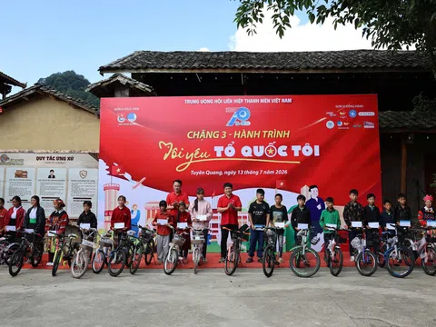 Vietjet cùng tuổi trẻ cả nước nối dài hành trình “Tôi yêu Tổ quốc tôi”