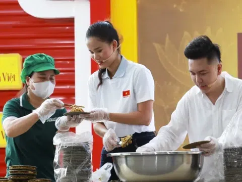 Á hậu Việt khóc nghẹn trên truyền hình, làm điều đặc biệt cho bé gái 12 tuổi