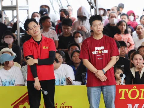 Quân A.P trao 150 triệu đồng cho các em nhỏ trong "Mái ấm gia đình Việt"
